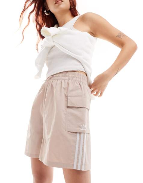 adidas Originals - Pantaloncini cargo beige con tre strisce - view 1