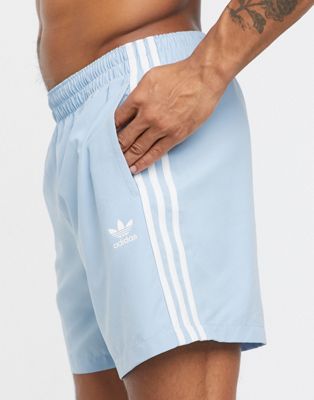 adidas Originals - Pantaloncini da bagno azzurri con 3 strisce | ASOS