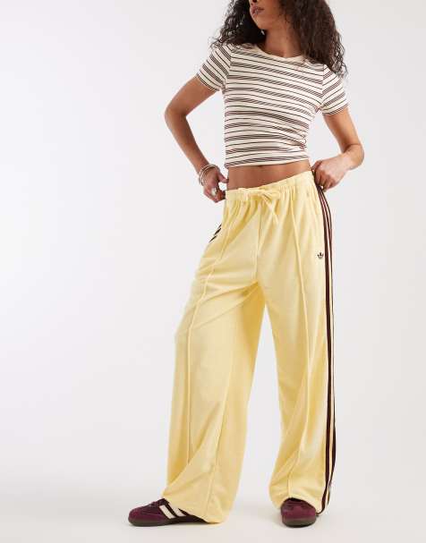 adidas Originals - Pantalones de chándal amarillos de tejido de rizo - view 1