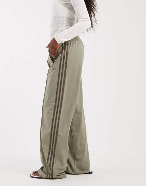 adidas Originals - pantalones de chándal Firebird holgados en caqui claro - view 1