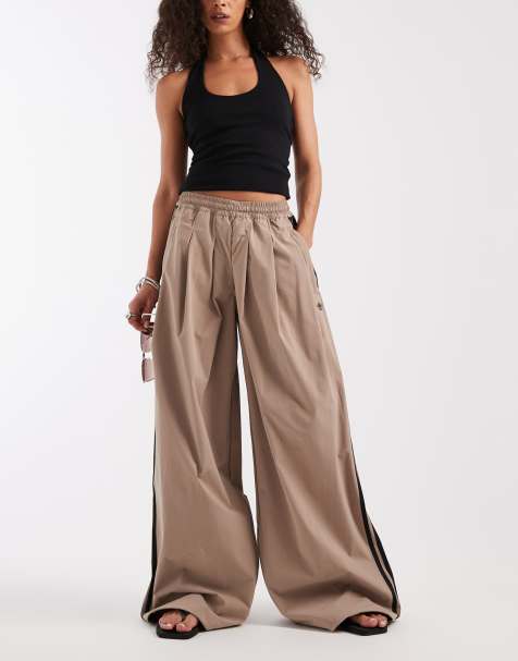 adidas Originals - Pantalones de chándal marrón claro con pinzas - view 1