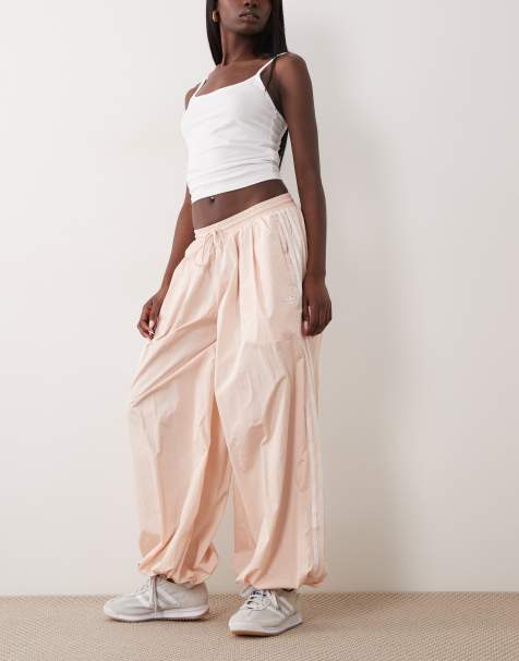 adidas Originals - Pantalones de chándal rosa claro abombados de nailon - view 1