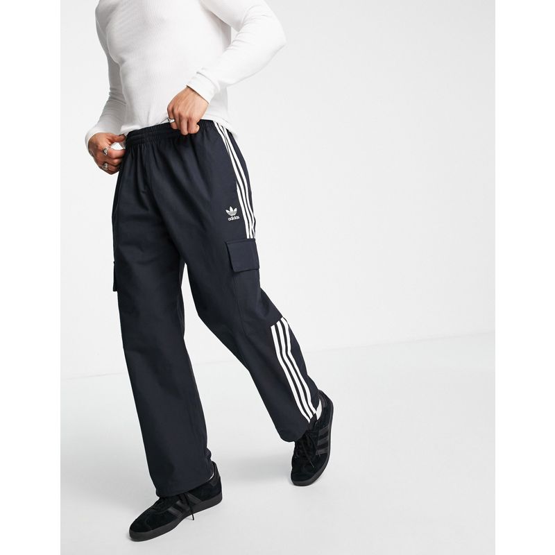 NHC8e Pantaloni e chino adidas Originals - Pantaloni cargo neri con 3 strisce