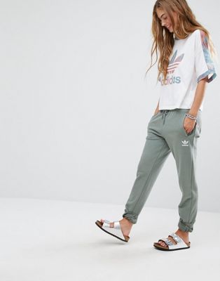 adidas Originals - Pantaloni felpati kaki pastello | ASOS