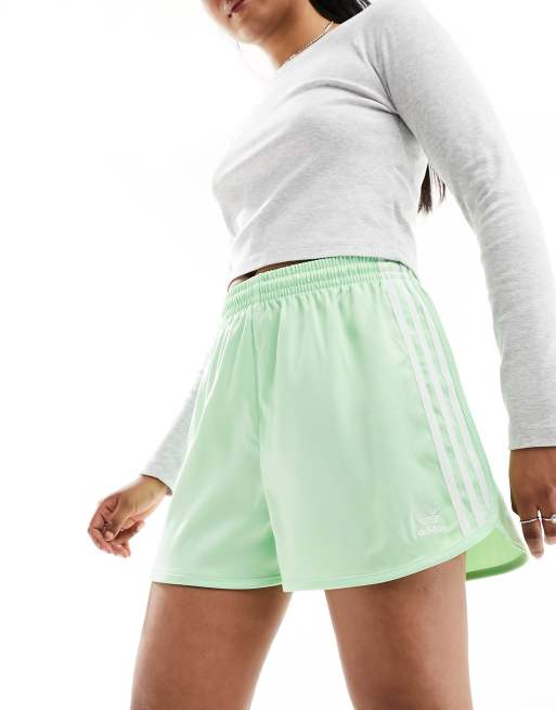 adidas Originals – Pastelowozielone szorty do biegania z trzema paskami