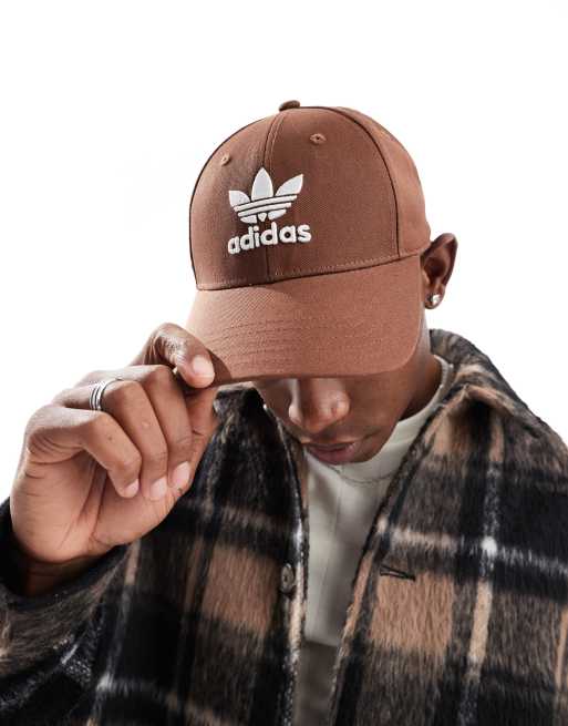 adidas Originals - Pet met Trefoil in bruin