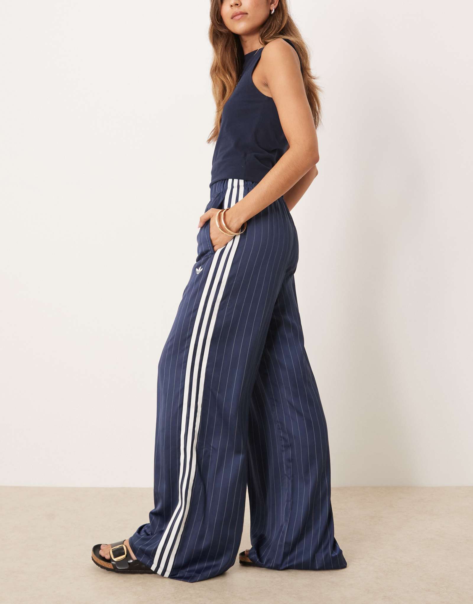 широкие брюки adidas Originals в тонкую полоску темно-синего цвета