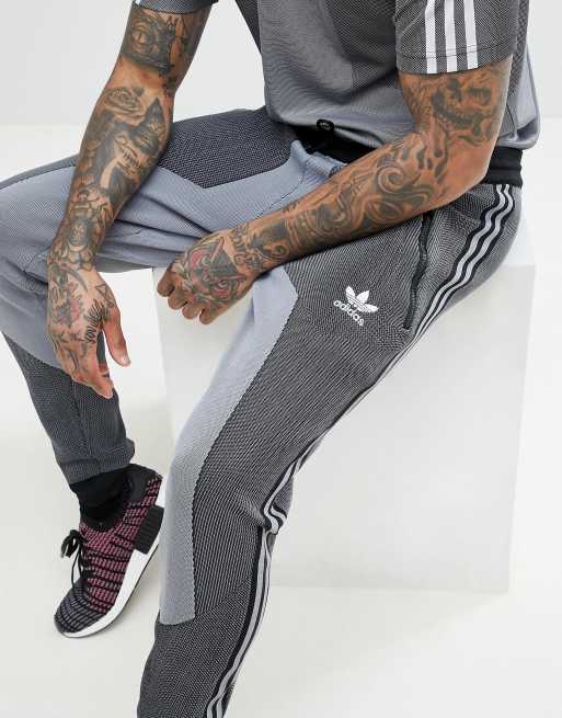 Adidas originals plgn knitted joggers 2025 in skinny fit in black cw5112