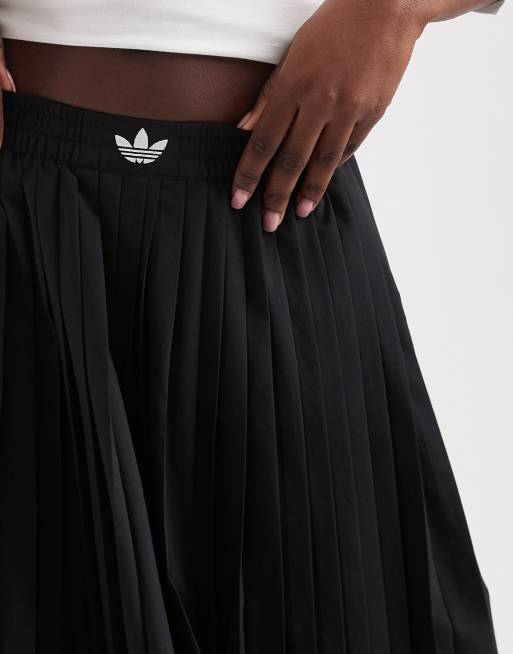 adidas Originals plissierte lockere Trainingshose in Schwarz, 4 von 5