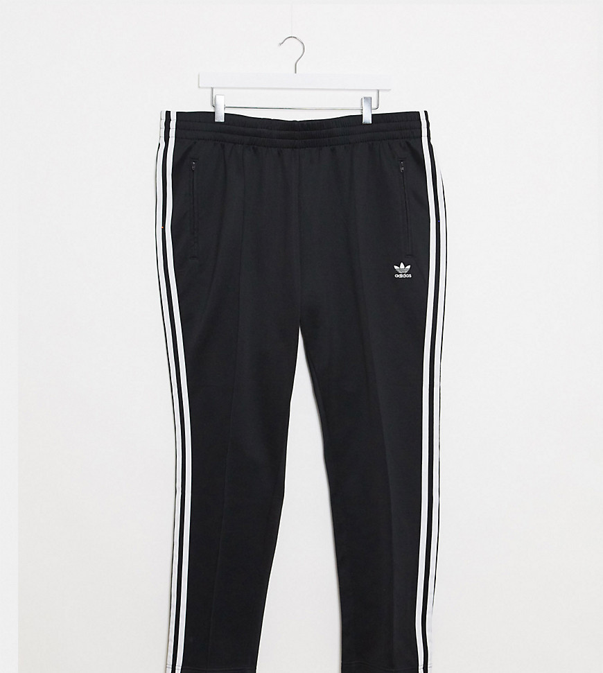 Plus-size joggers by adidas That comfy/casual life Elasticated waistband Zipped side pockets Trefoil logo embroidery 3-Stripes branding Zipped cuffs Tapered leg Regular fit on the waist