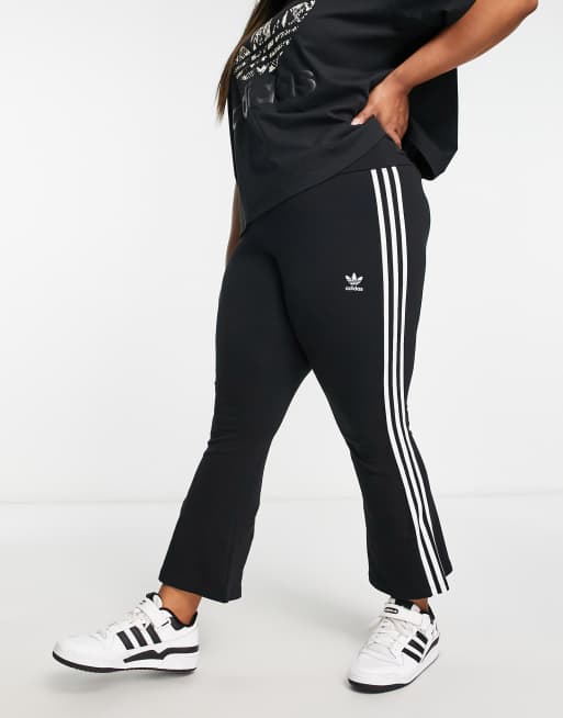adidas Originals Plus – Czarne spodnie z rozszerzanymi nogawkami z logo i trzema paskami
