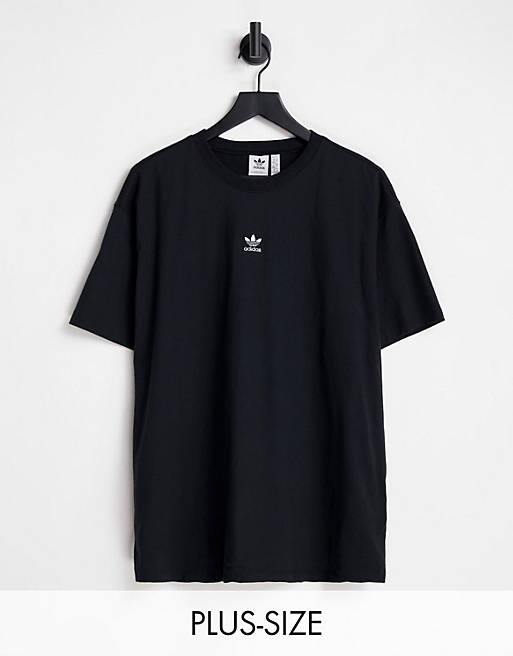 adidas Originals Plus – Essentials – T-Shirt in Schwarz mit mittigem Logo |  ASOS