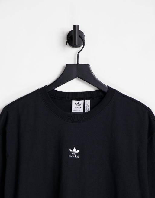 Originals Plus central adidas in T-shirt logo with | ASOS essentials black