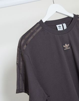 adidas Originals Plus New Neutrals logo boyfriend t-shirt in dark brown |  ASOS