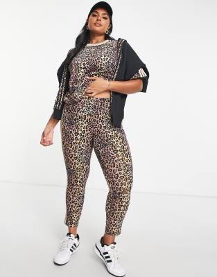 T-shirt taglio corto marrone con motivo stampato leopardato - adidas Originals T-shirt donna  - immagine1