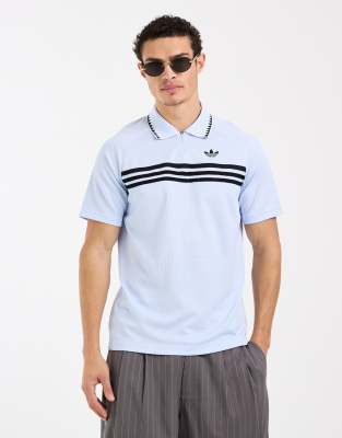 adidas Originals - Polo ajusté avec bandes sur la poitrine - Ciel cristal-Bleu