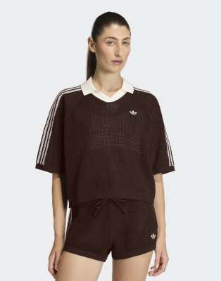 adidas Originals - Polohemd aus Häkelstrick in Aurora Coffee-Brown