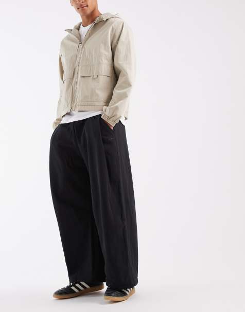 adidas Originals - Premium Essentials - Broek met open brede zoom in zwart - view 1