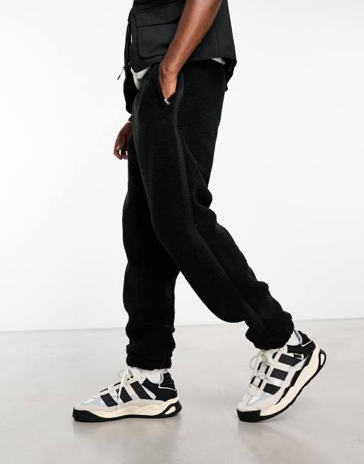 adidas Originals – Premium Essentials – Czarne joggersy z pluszowego polaru
