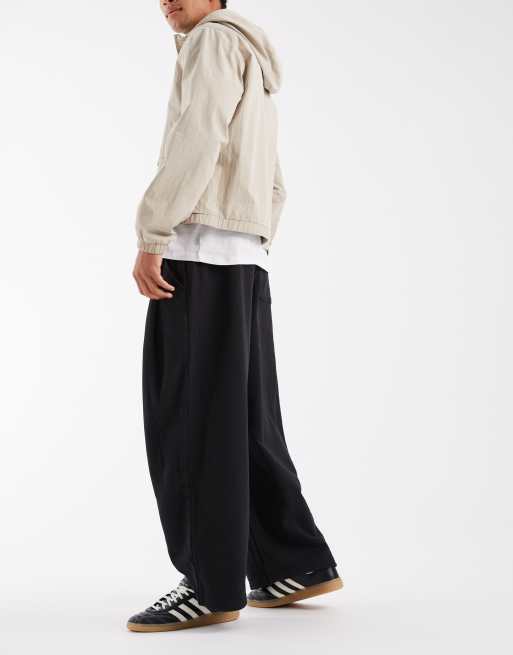 adidas Originals – Premium Essentials – Hose in Schwarz mit weitem, offenem Saum, 3 von 5