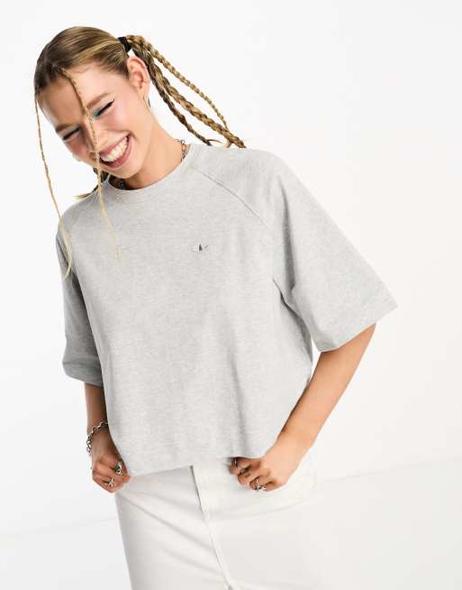 adidas Originals – Premium Essentials – T-Shirt in Grau
