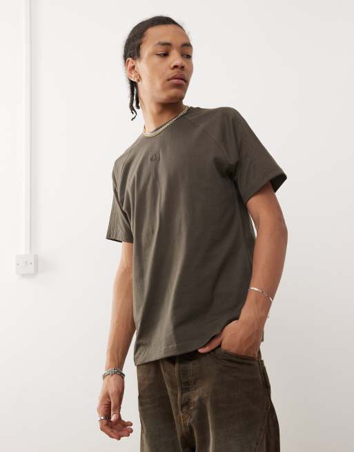 adidas Originals - Premium Essentials - T-shirt in kaki