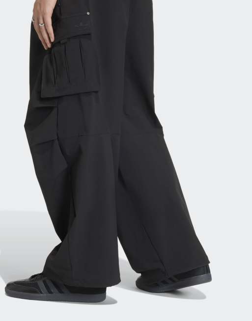 adidas Originals – Premium Essentials – Utility-Hose in Schwarz mit Cargo-Taschen, 3 von 4