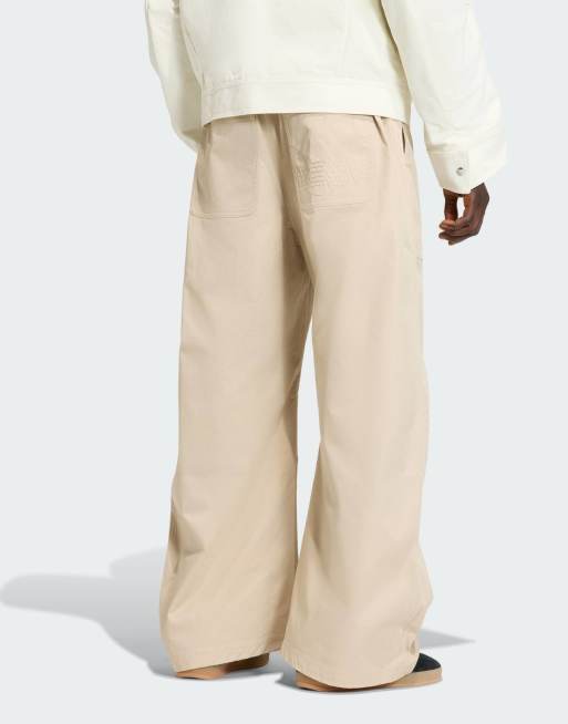 adidas Originals – Premium Essentials – Weit geschnittene Hose in Stone Khaki, 2 von 4