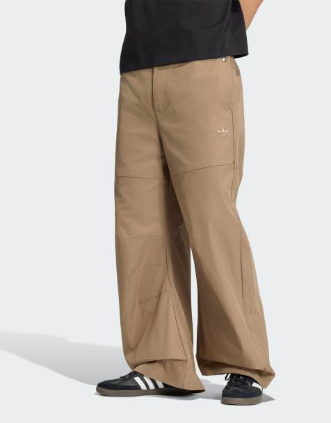 adidas Originals – Premium Essentials – Weite Hose in Khaki Six - view 1
