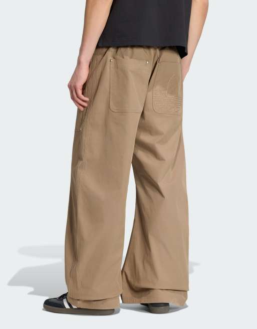 adidas Originals – Premium Essentials – Weite Hose in Khaki Six, 2 von 4