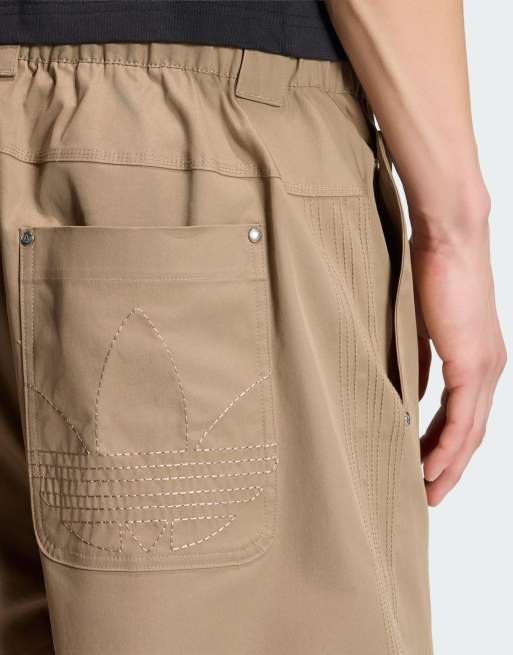 adidas Originals – Premium Essentials – Weite Hose in Khaki Six, 4 von 4