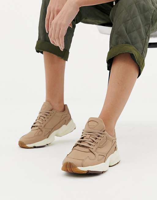 adidas Originals - Premium Falcon - Sneakers in pelle beige adidas Originals - Premium Falcon - Sneakers in pelle beige