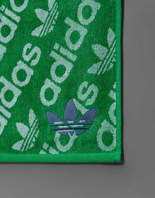 adidas Originals – Premium – Grön golfhandduk, 2 av 3