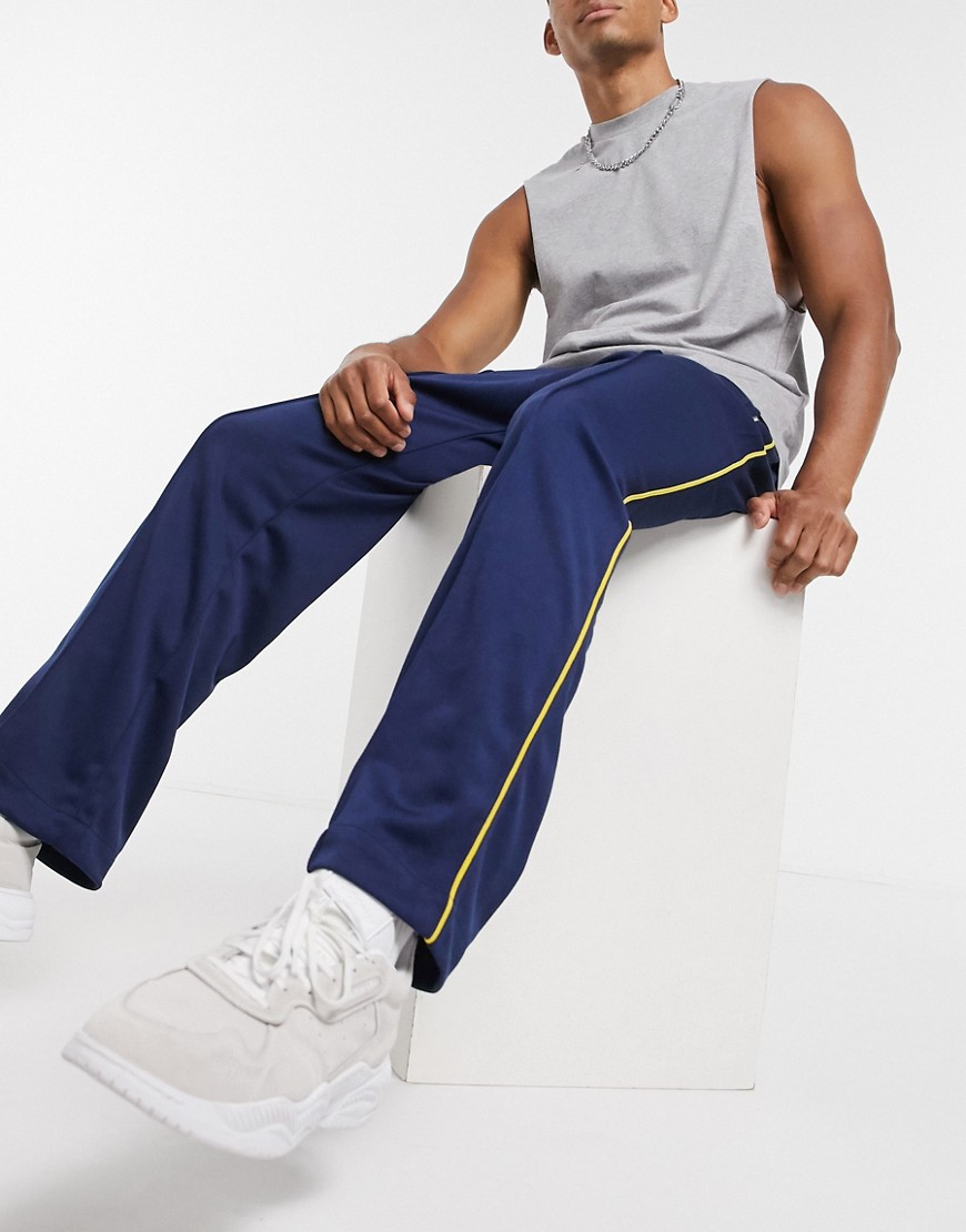 Adidas Originals premium Samstag joggers in navy-White