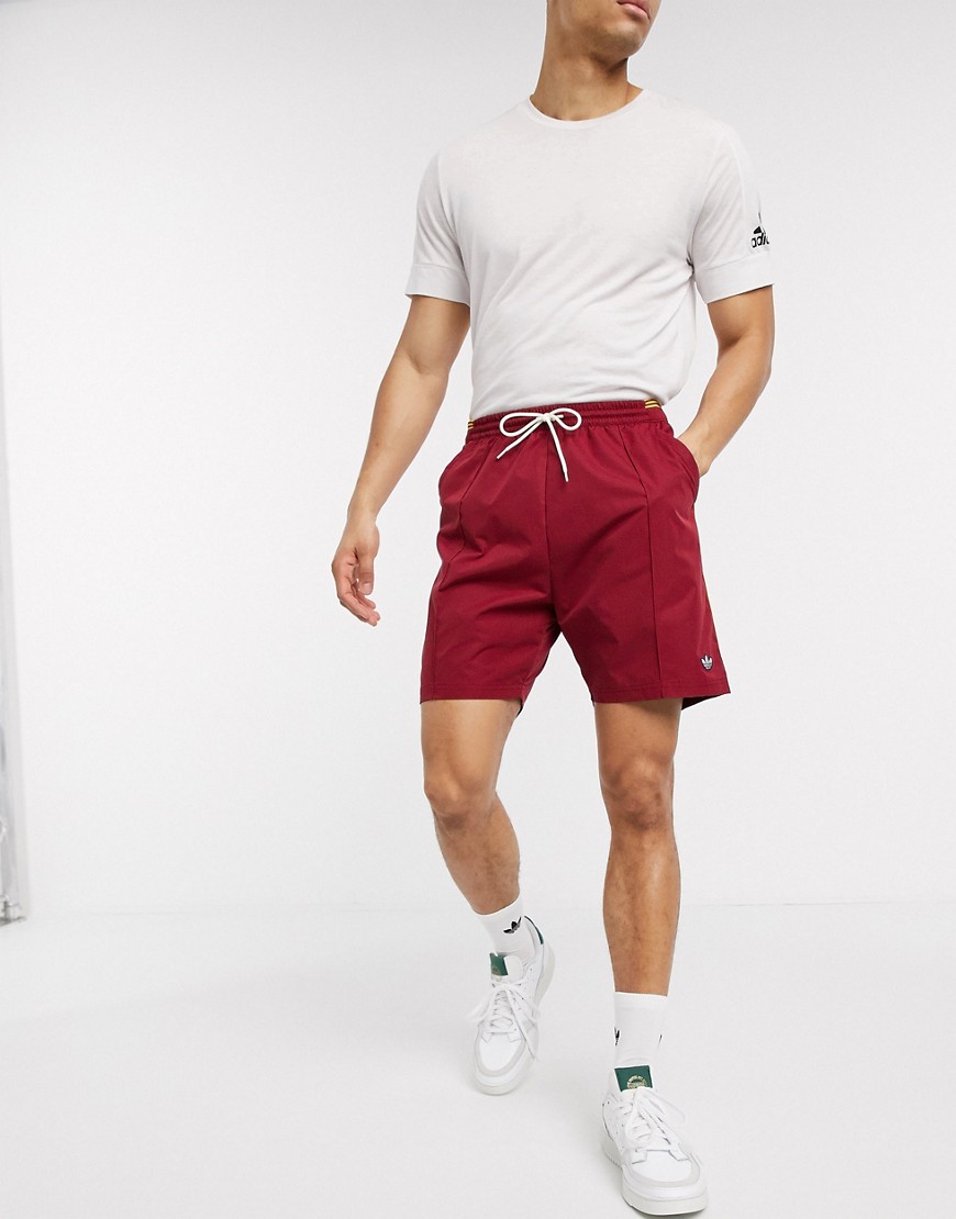 Adidas Originals premium Samstag shorts in burgundy-Red