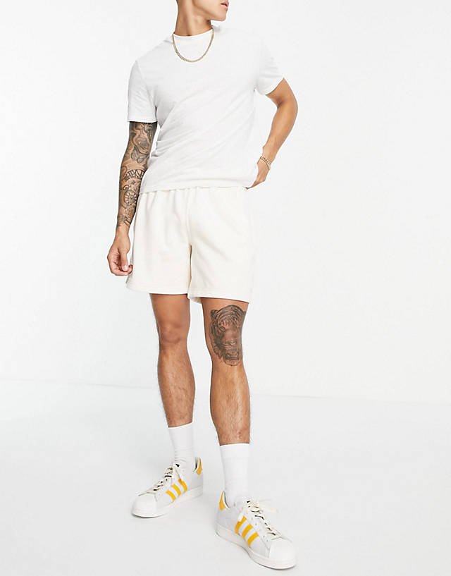 adidas Originals - premium shorts co-ord in off-white