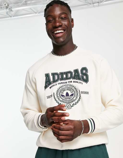 adidas Originals – Preppy Varsity – Naturvit sweatshirt med stor collegelogga