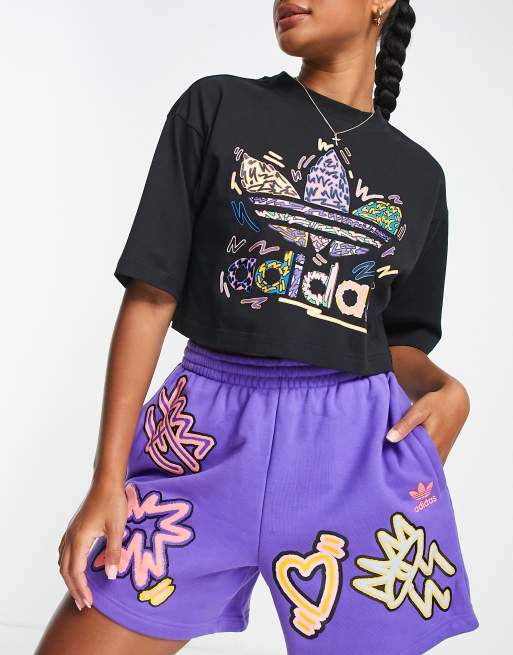 adidas Originals Pride Cropped T Shirt in Schwarz mit Love Unites Print