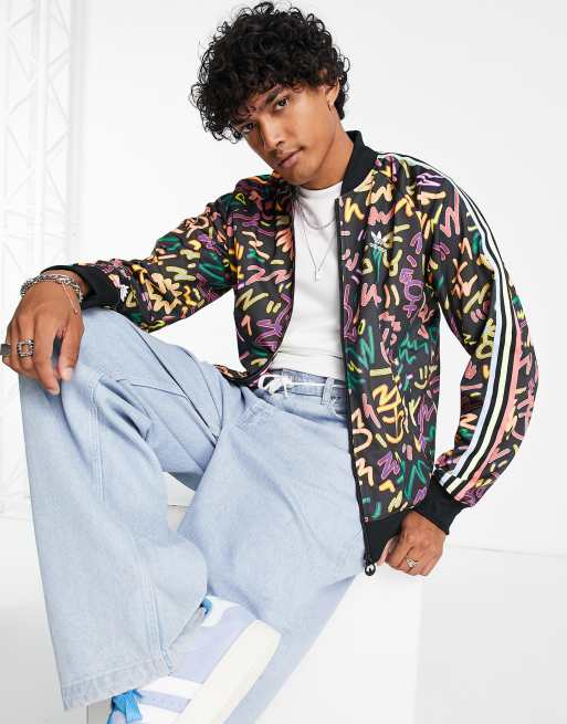adidas Originals – Pride – Czarna kurtka dresowa ze wzorem i nadrukiem „Love Unites”