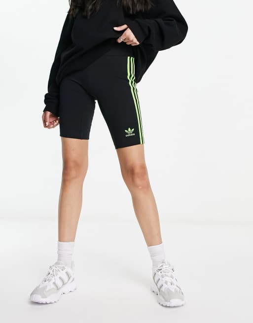 adidas Originals – Pride – Shorts in Schwarz