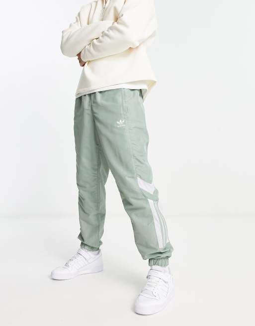 adidas Originals – Rekive – Zielone spodnie dresowe z tkaniny z kontrastowymi wstawkami