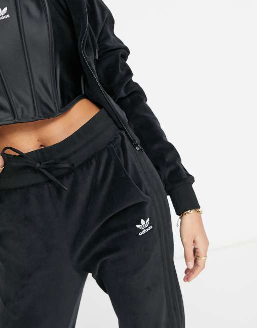 adidas Originals Relaxed Risque Joggers in velour neri ASOS