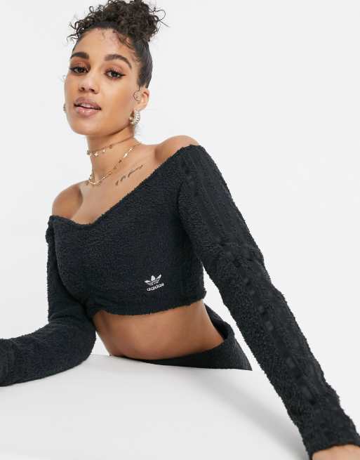 adidas Originals Relaxed Risque Kurzes langarmliges Oberteil aus flauschigem Strick mit Raffung in Schwarz ASOS