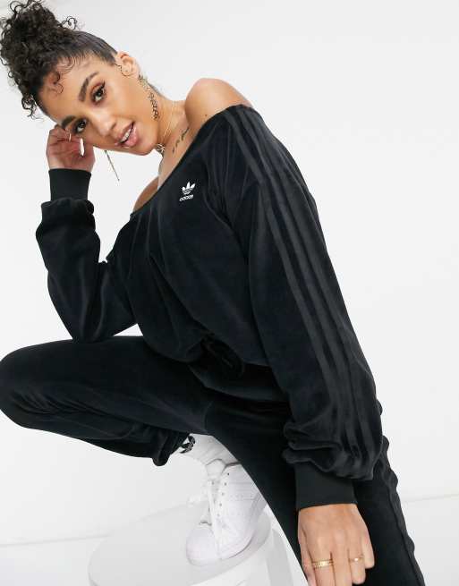 adidas Originals Relaxed Risque Off Shoulder Sweatshirt in Schwarz in Velours