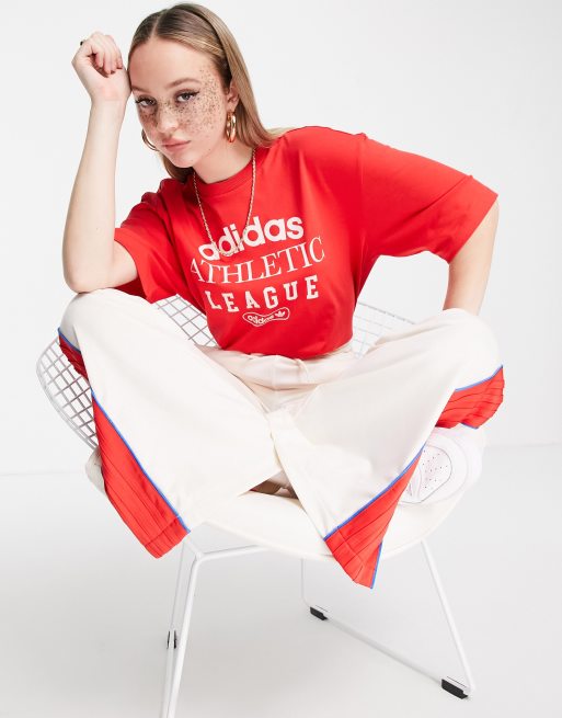 adidas Originals – Retro Luxury – Czerwony T-shirt z napisem