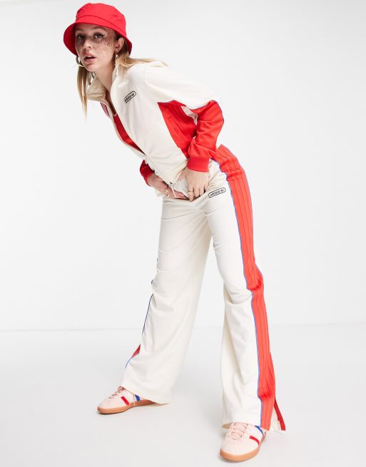 adidas Originals - 'Retro Luxury' - Trainingsbroek met wijde pijpen in gebroken wit met monogramprint