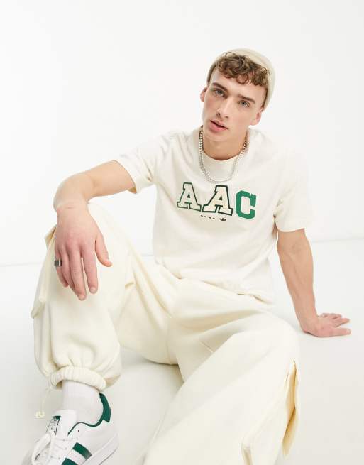 adidas Originals – Rifta AAC – T-Shirt in gebrochenem Weiß mit College-Logo