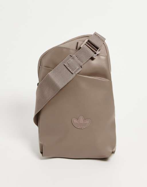adidas Originals - Rifta - Crossbody-taske i kridtbrun