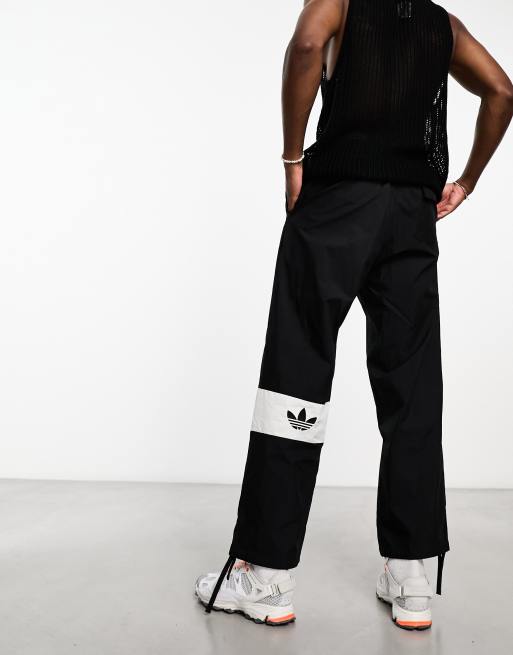 adidas Originals – Rifta – Svarta, blockfärgade cargobyxor med logga