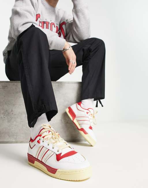 adidas Originals – Rivalry 86 – Vita och röda sneakers med låga skaft